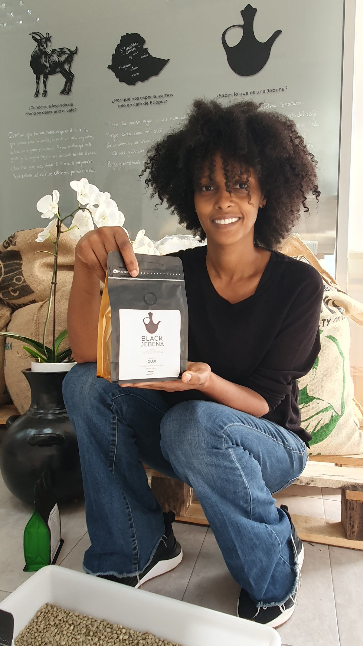 Abezash con café etíope en la tienda de Black Jebena